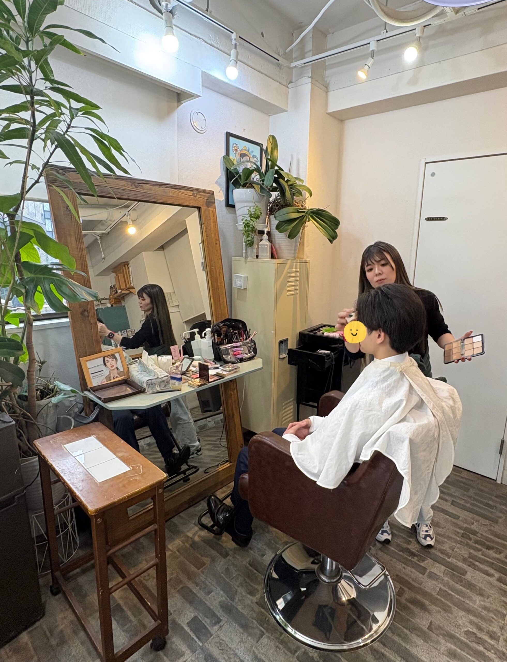 20代半ば男性Hさんのプロフィール写真撮影前のヘアセット風景
